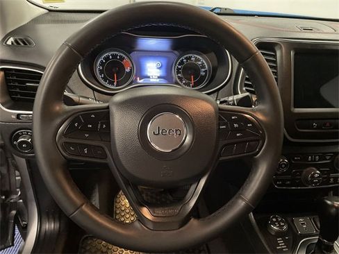 Used 2022 Jeep Cherokee Trailhawk image 14