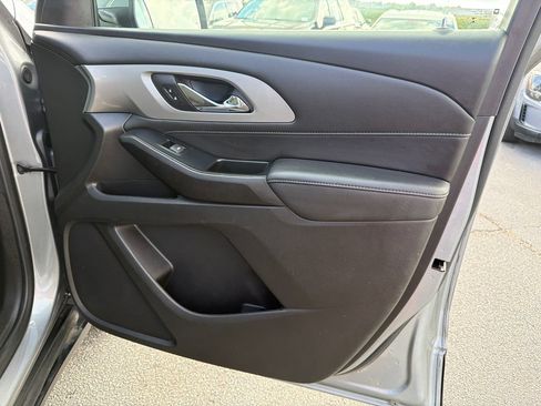 Used 2023 Chevrolet Traverse LT FWD image 14