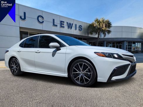 Used 2023 Toyota Camry SE FWD image 1