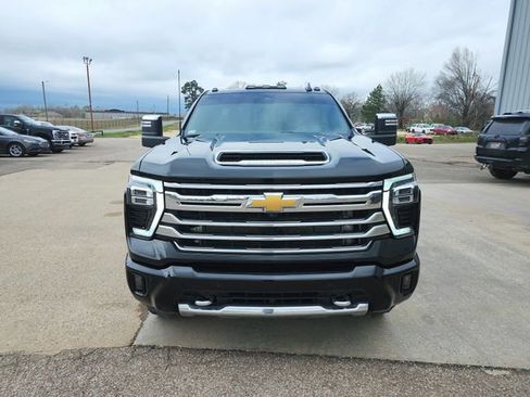 Used 2024 Chevrolet Silverado 3500 High Country w/ Technology Package image 2