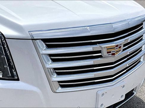 Used 2020 Cadillac Escalade ESV Platinum AWD/4WD image 29