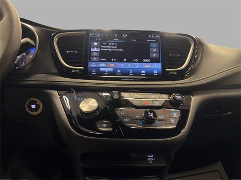 New 2026 Chrysler Pacifica Select image 21