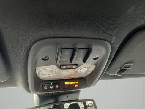 Used 2025 GMC Canyon AT4 w/ Technology Plus Package AWD/4WD image 18
