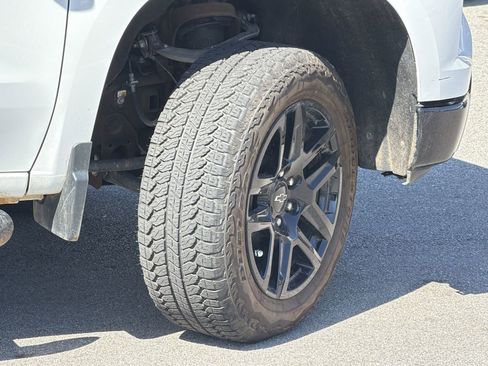 Used 2024 Chevrolet Silverado 1500 Custom Trail Boss w/ Turbomax Blackout Package image 12