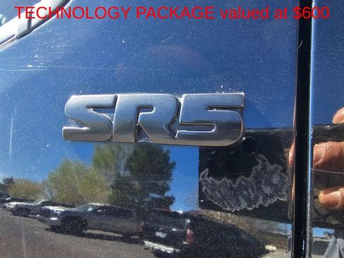 Used 2021 Toyota Tacoma SR5 w/ Trail Edition image 8