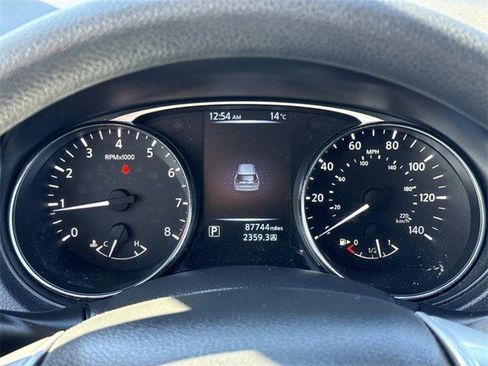 Used 2015 Nissan Rogue SV image 27