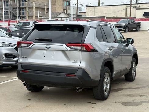 Used 2024 Toyota RAV4 LE AWD/4WD image 4