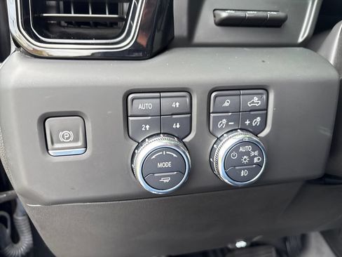 Certified 2024 GMC Sierra 1500 AT4 w/ Technology Package AWD/4WD image 32
