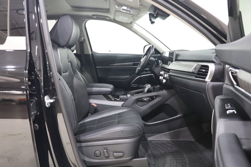Used 2024 Kia Telluride EX w/ EX Captain's Chair Package AWD/4WD image 41
