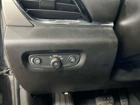 Used 2018 Chevrolet Traverse LT FWD image 18