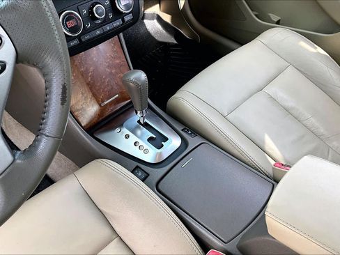 Used 2008 Nissan Altima 3.5 SE w/ Premium Pkg FWD image 16