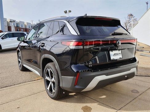 New 2026 Volkswagen Tiguan SE image 3