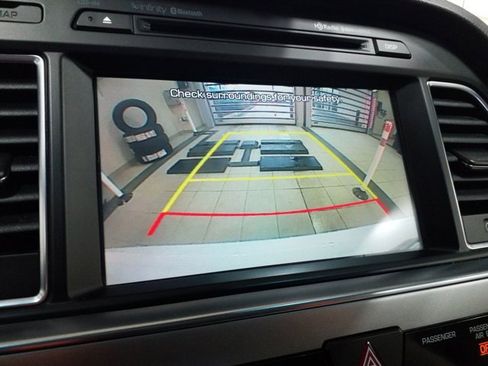 Used 2015 Hyundai Sonata Limited w/ Option Group 06 image 9