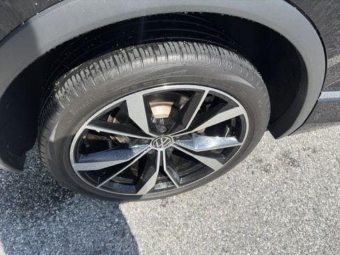 Used 2024 Volkswagen Tiguan SEL R-Line image 51