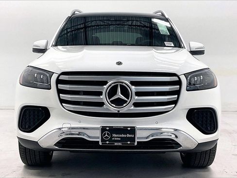 Used 2025 Mercedes-Benz GLS 450 4MATIC image 3