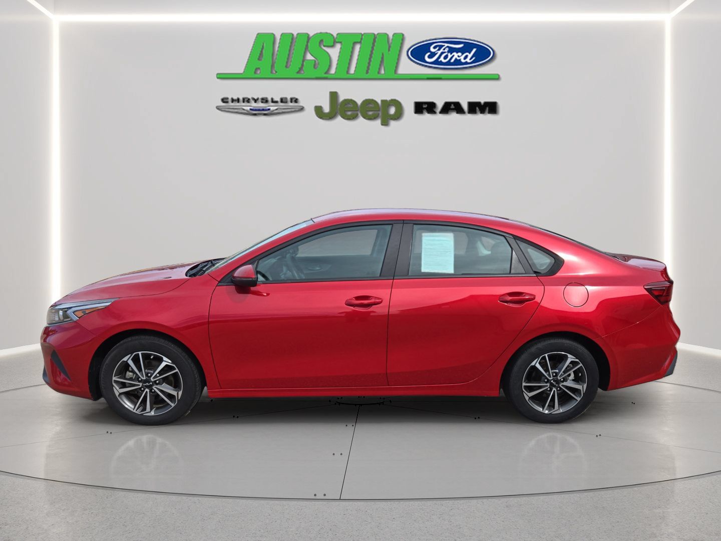 Used 2023 Kia Forte LXS w/ LXS Technology Package FWD image 2