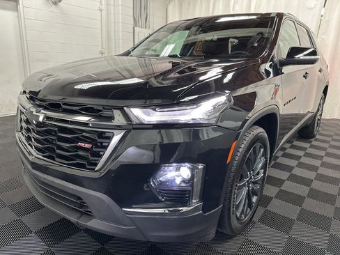 Used 2023 Chevrolet Traverse RS image 2