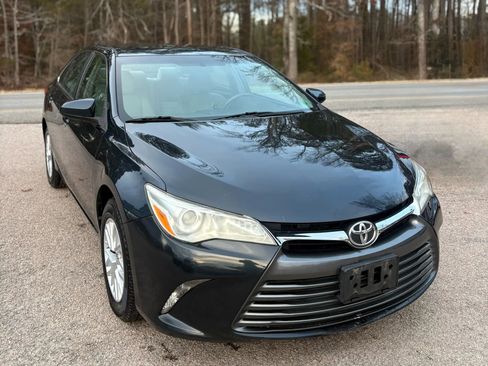 Used 2017 Toyota Camry XLE image 5