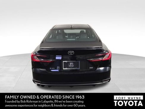 Used 2025 Toyota Camry SE FWD image 8