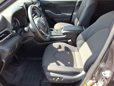 Certified 2024 Toyota Highlander LE image 12