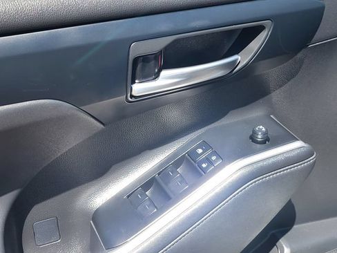Used 2023 Toyota Highlander XLE AWD/4WD image 13