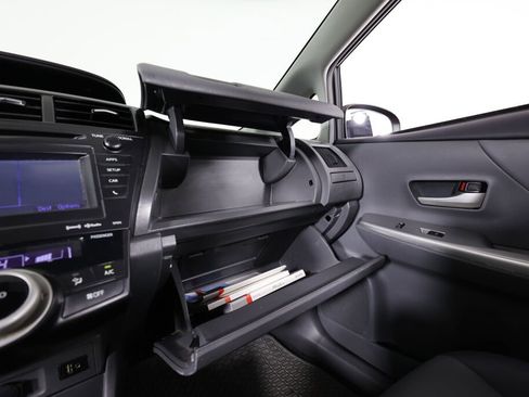 Used 2014 Toyota Prius V Three image 39