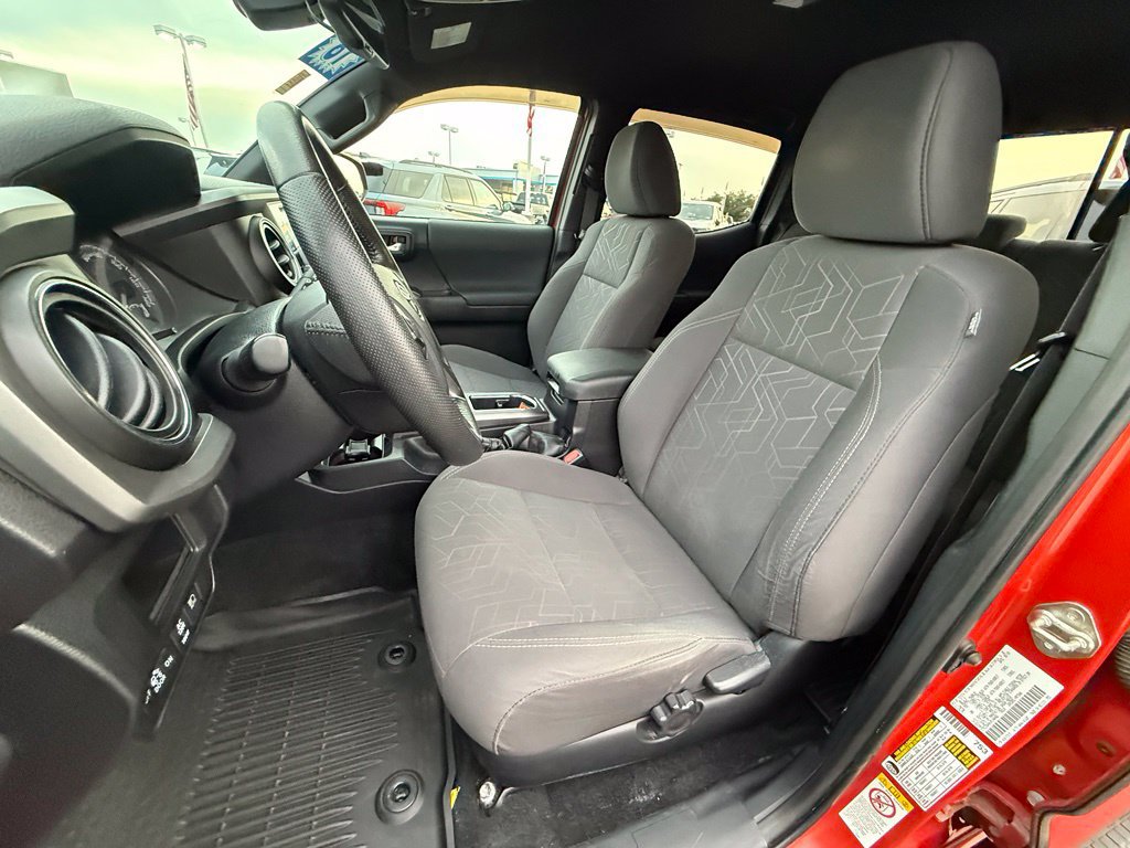 Used 2018 Toyota Tacoma TRD Sport w/ Technology Package AWD/4WD image 17