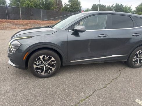 Used 2024 Kia Sportage EX FWD image 3