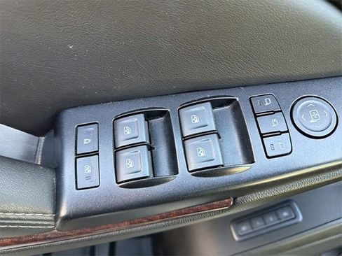 Used 2019 GMC Yukon XL SLT w/ HD Trailering Package image 8