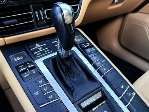 Used 2020 Porsche Macan AWD/4WD image 11