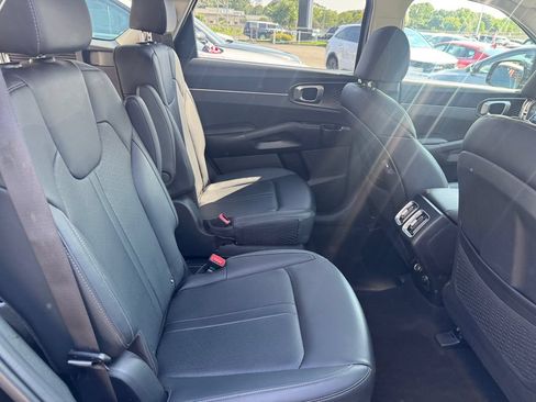 Used 2023 Kia Sorento EX AWD/4WD image 30
