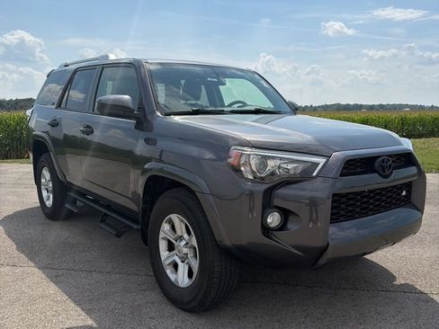Used 2018 Toyota 4Runner SR5 RWD image 9