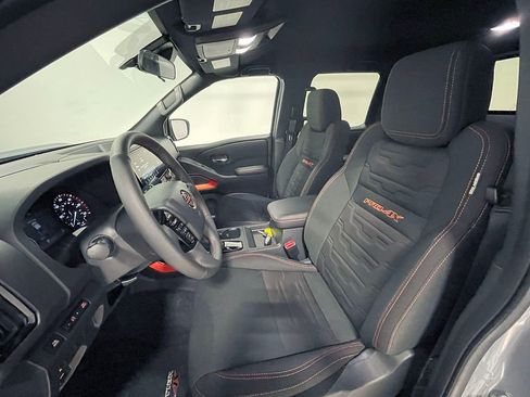 Used 2025 Nissan Frontier PRO-4X image 3