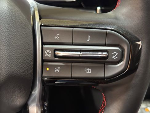 Used 2024 Chevrolet Colorado Z71 w/ Z71 Convenience Package 2 image 26