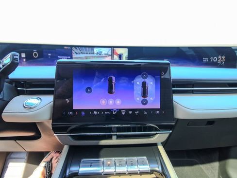 Used 2025 Lincoln Nautilus Reserve AWD/4WD image 28
