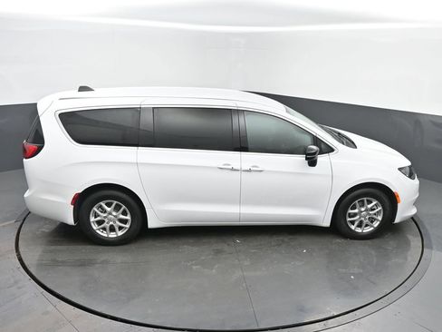 New 2026 Chrysler Voyager LX image 43
