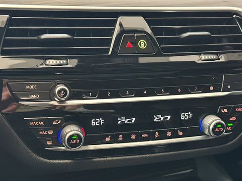 Used 2021 BMW 530e w/ Convenience Package RWD image 24