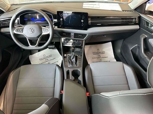 New 2025 Volkswagen Jetta SE FWD image 10