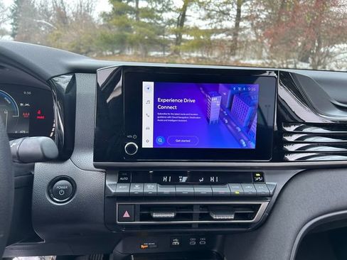 Used 2025 Toyota Camry LE image 4