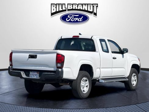 Used 2018 Toyota Tacoma SR RWD image 3