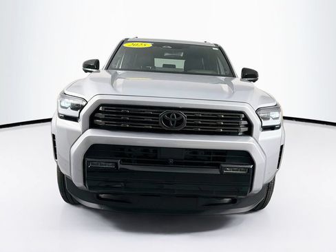 Used 2025 Toyota 4Runner Platinum AWD/4WD image 2