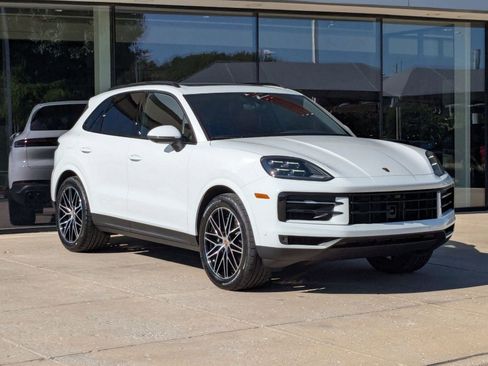 Certified 2025 Porsche Cayenne image 7