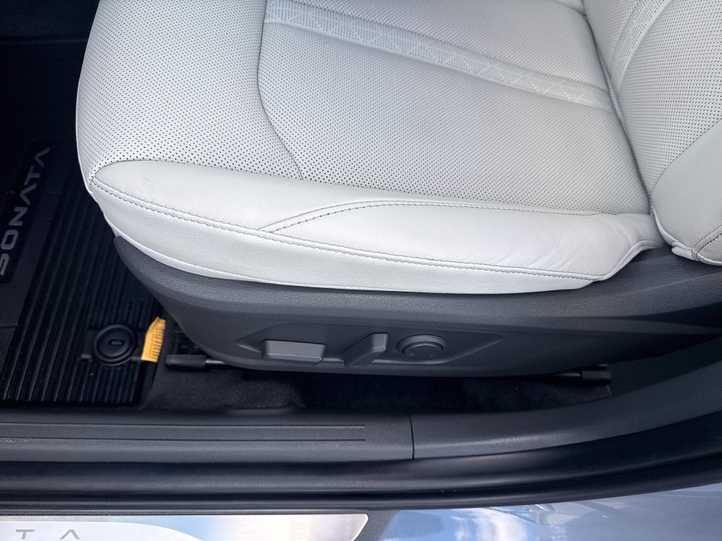 Certified 2025 Hyundai Sonata Limited FWD image 11