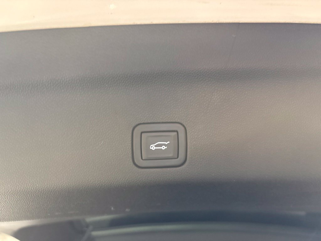 Used 2023 GMC Yukon Denali Ultimate AWD/4WD image 24