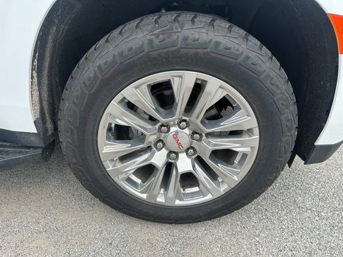 Used 2022 GMC Yukon XL Denali AWD/4WD image 14