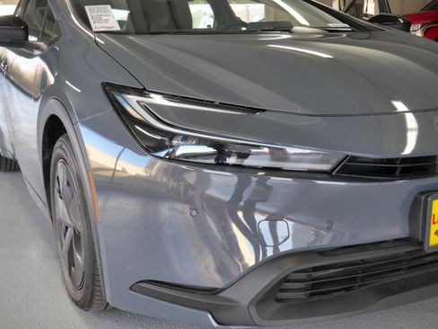 Certified 2025 Toyota Prius LE image 17