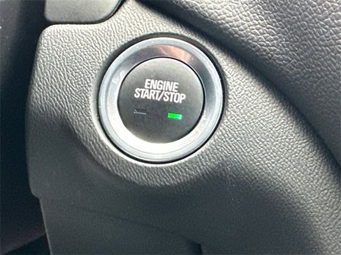 Used 2021 Chevrolet Equinox LT image 24