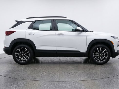 Used 2025 Chevrolet TrailBlazer LT FWD image 11