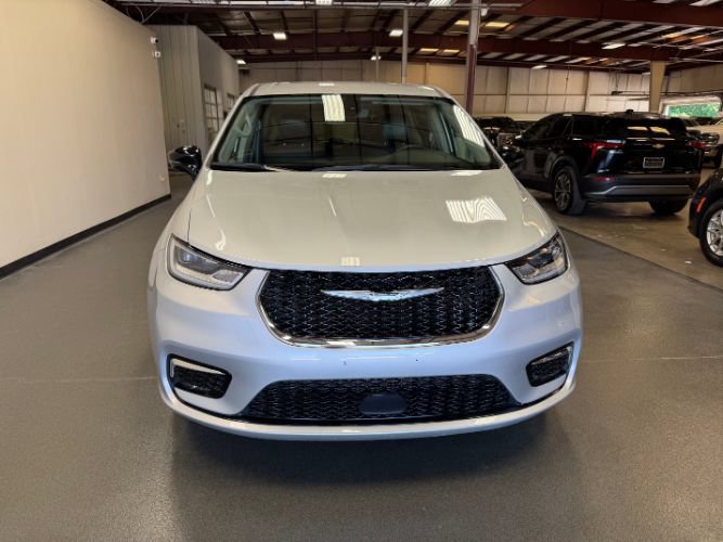 Used 2024 Chrysler Pacifica Limited FWD image 7