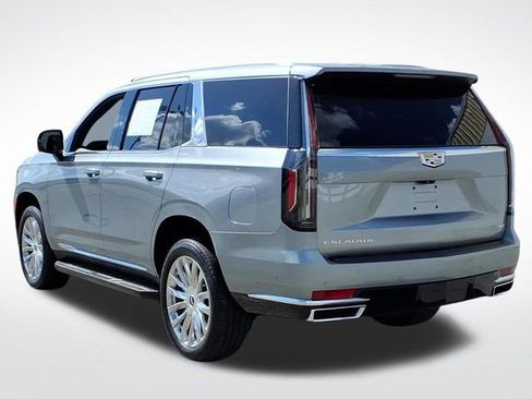 Used 2024 Cadillac Escalade Premium Luxury AWD/4WD image 3